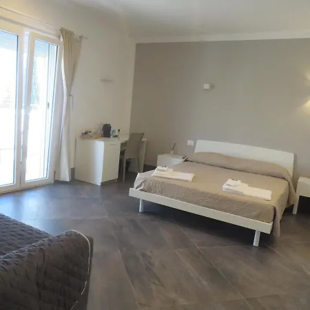 Πανσιόν Adenzia 3*