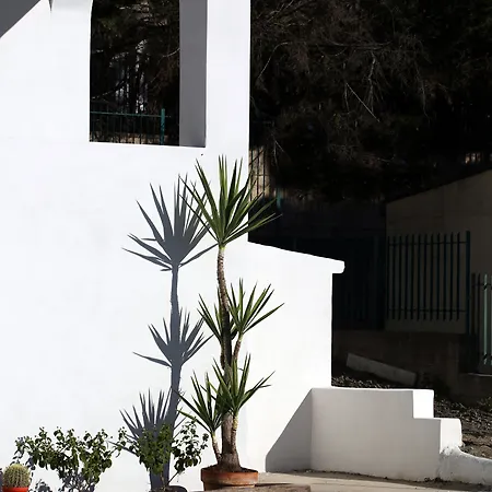 Adenzia Πανσιόν