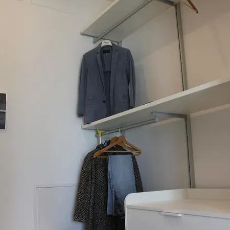 Adenzia Πανσιόν Καλτανισέττα