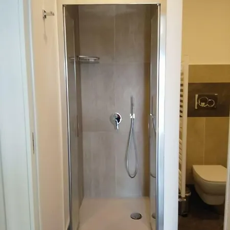 Adenzia Πανσιόν