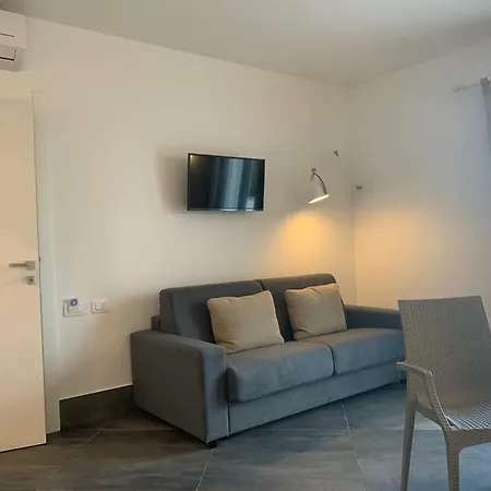 Πανσιόν Adenzia 3*